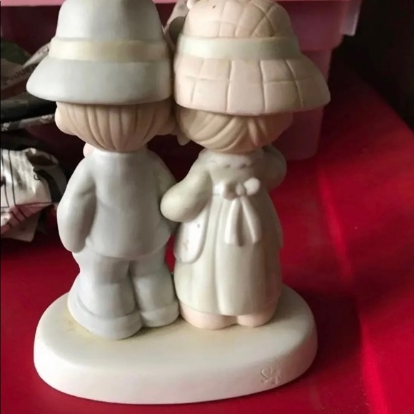 Precious Moments Figurine - Picture 2 of 4
